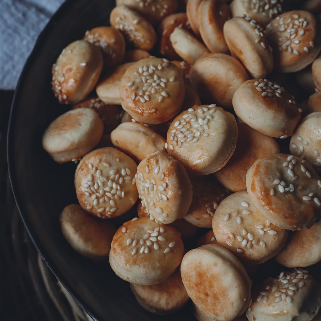 Sajtos-szezámmagos kréker